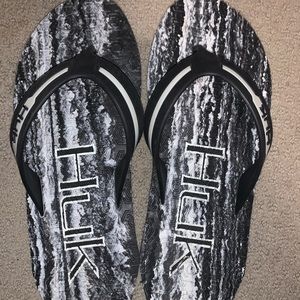 Huk flip flops